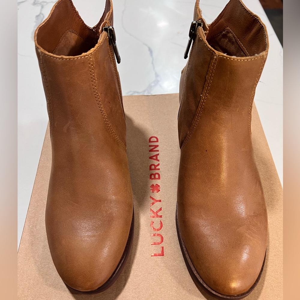 Lucky Brand Pedera boot size 8, Tan